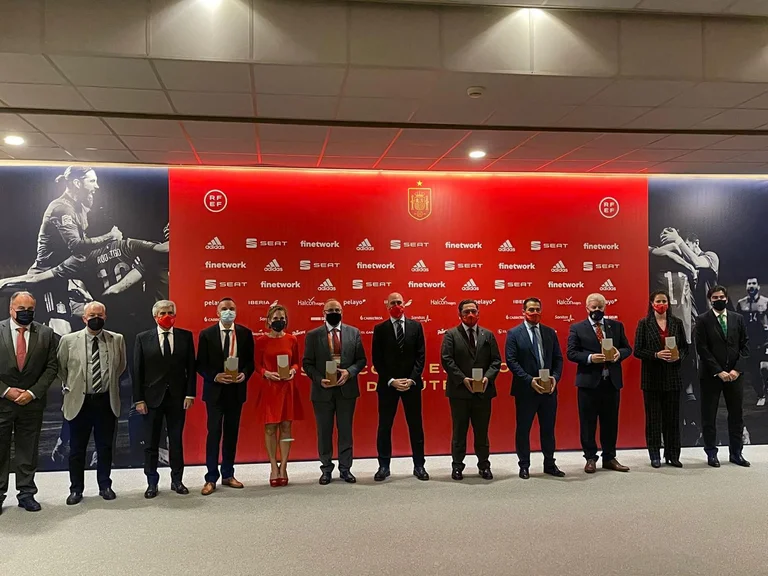 Abbracci spagnoli e amore per i giocatori del Kosovo: il calcio ha vinto stasera