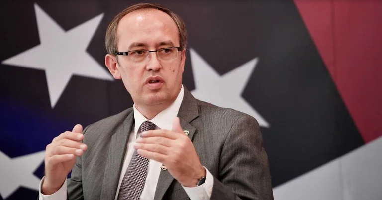 A iu thashë? Hoti pas letrës që Blinken i drejtoi Vuçiqit: Këta janë miqtë e vërtetë