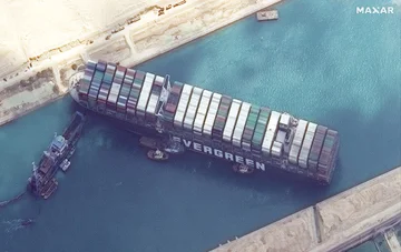 Tournez-vous. Les gens veulent que Ever Given bloque à nouveau le canal de Suez