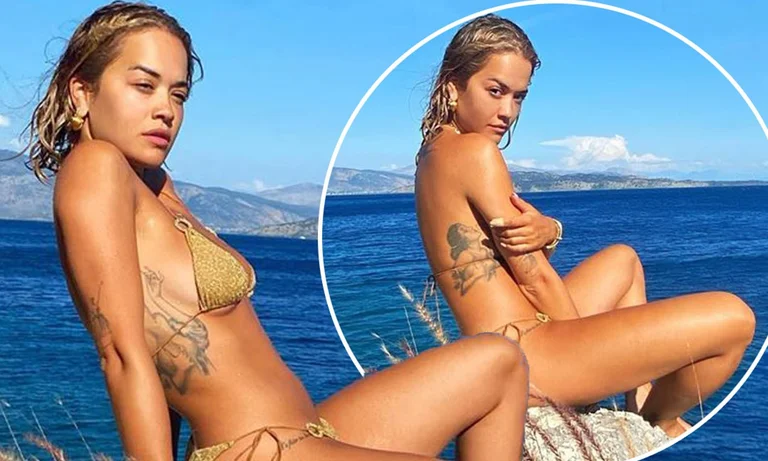 Rita gode di un clima caldo in Australia, filmando il suo corpo strettamente nel bikin