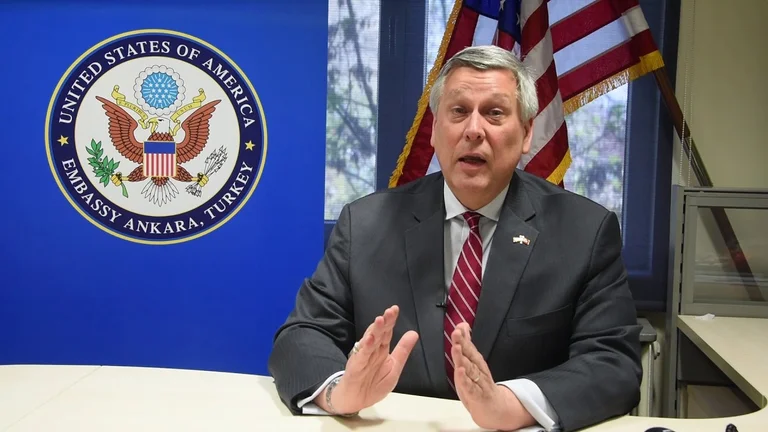Ambasada Amerikane kërkon kallëzime penale për zyrtarët publik që nuk deklarojnë pasurinë
