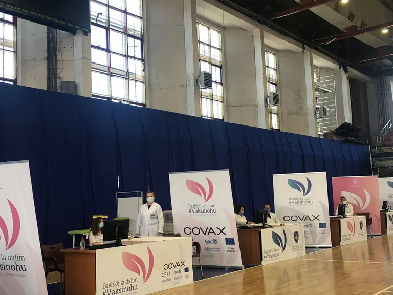 Të moshuarit duan të vaksinohen, por nuk dinë se ku të regjistrohen
