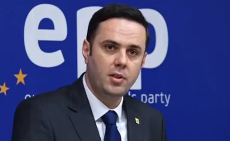 ‘Haram vota, kurrë mo votë për LDK-në” – Komentuesit shpërthejnë pas vendimit që e kumtoi Abdixhiku