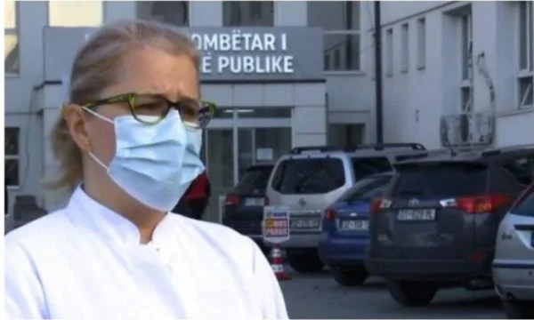 Mikrobiologia kosovare që u vaksinua në Kukës thotë se disa nga kolegët e saj pas marrjes së vaksinës patën simptoma