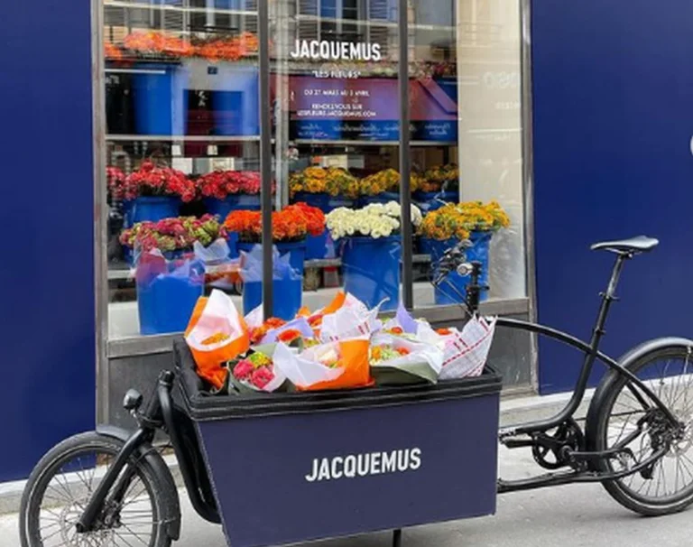 Një buqetë luksoze lulesh? Jacquemus realizon idenë fantastike për çdo të fiksuar pas modës