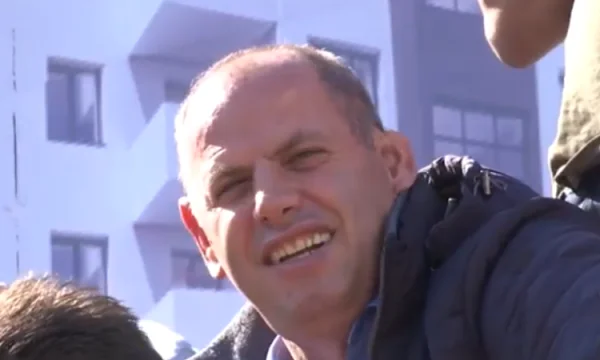Ramiz Lladrovci me futbollistët në Spanjë: Përpara djem, ju priftë e mbara