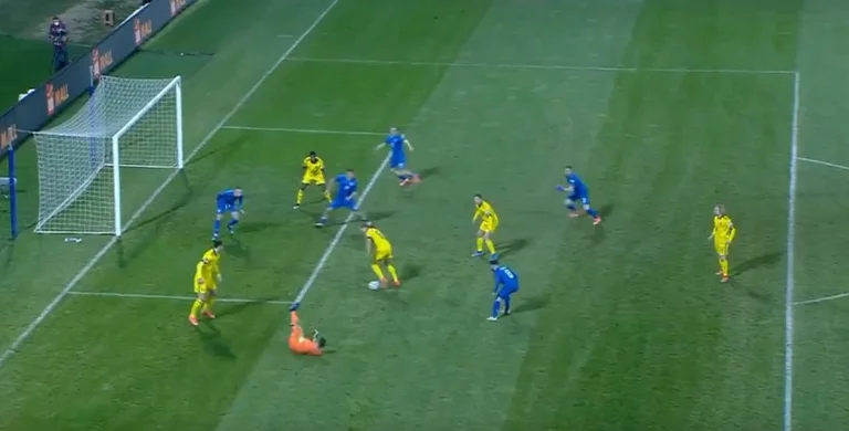 Kosova e dobët në mbrojtje, luajti mirë në sulm por po mposhtet 2-0 nga Suedia