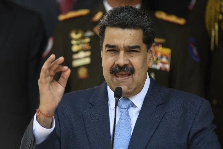 Venezuela lufton Covidin: President Maduro thotë “na jepni vaksina, ju japim naftë”