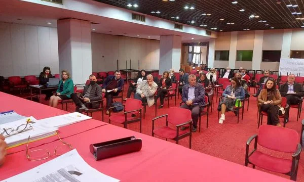 Përballja me Kurtin: Sindikalistët e bashkuar zgjedhin kryetarin e ri