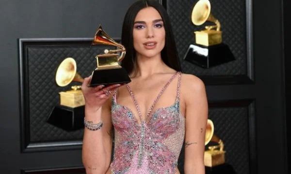 Universiteti i Oksofrdit mund ta vendosë Dua Lipën në vend të Mozartit për t’u studiuar