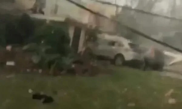 E tmerrshme: Dy amerikanë realizojnë video brenda tornados së fuqishme