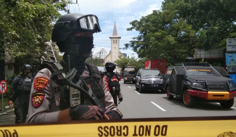 Sulm me bombë në një katedrale në Indonezi