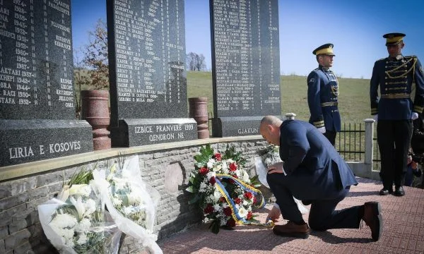 ​Haradinaj kujton të rënët e Izbicës