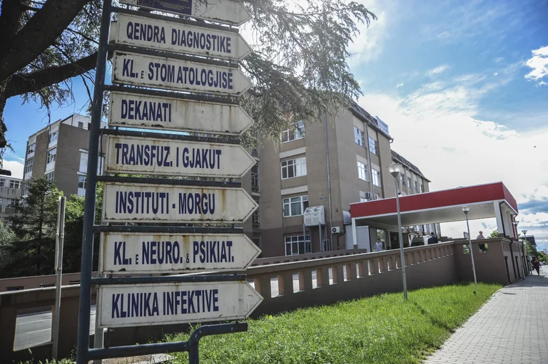 Vdes në QKUK personi që u aksidentua një javë më parë në Lipjan