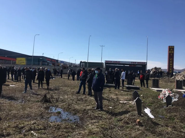 Nis ceremonia e varrimit të Rasim Thaçit-Cimës