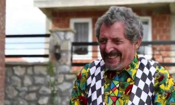 Pse Cima vishte rroba lara-lara
