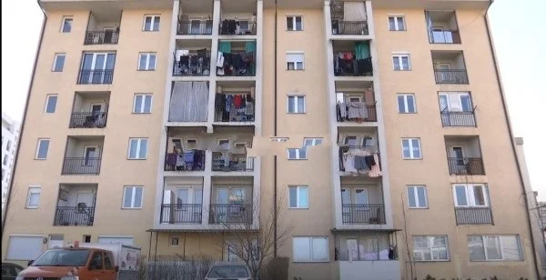 Dy vëllezër kthejnë banesën që iu dhurua si djem dëshmori (Video)