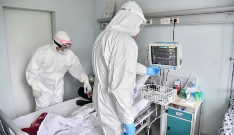 Afro 100 infermierë në QKUK nuk janë paguar për ndërrimet e natës në klinikat COVID