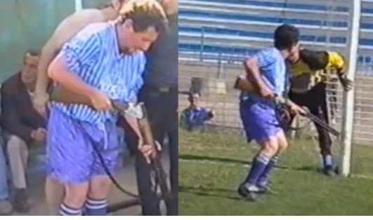 Koha kur Cima hynte në fushë me pushkë në ndeshjen e futbollit