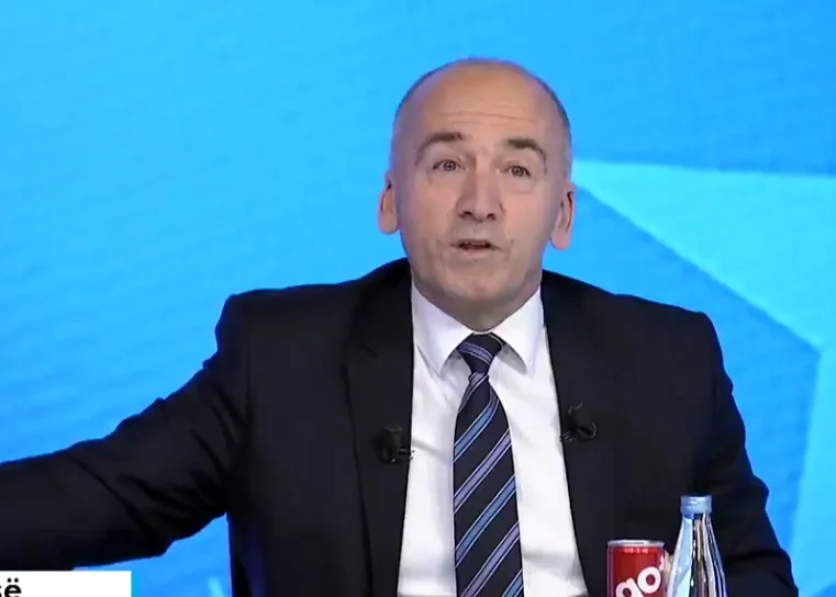 “Nëse një parti i merr tri funksionet, shteti rrezikon të kapet jo nga Thaçi por nga Kurti”