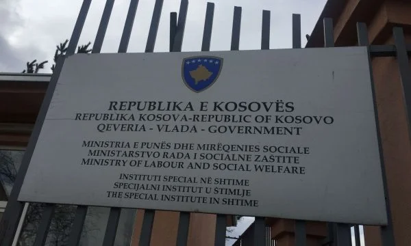 Një punëtore bën kallëzim penal ndaj shtatë zyrtarëve të Ministrisë së Punës