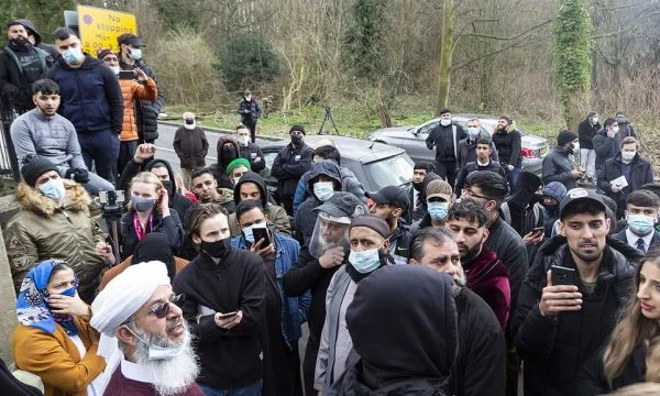 Mësuesi iu shfaq nxënësve karikaturën e Muhamedit: Pezullohet nga puna