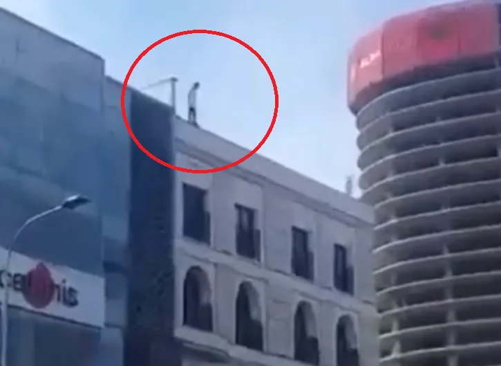 Tentoi të hidhet nga një ndërtesë e lartë në Prishtinë – flasin nga Policia