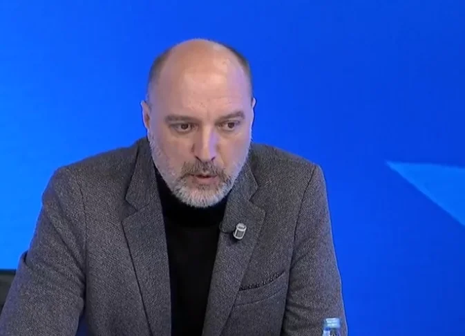 Ymeri: Vjosa Osmani duhet të tregojë se a do të jetë e manipuluar prej Albin Kurtit