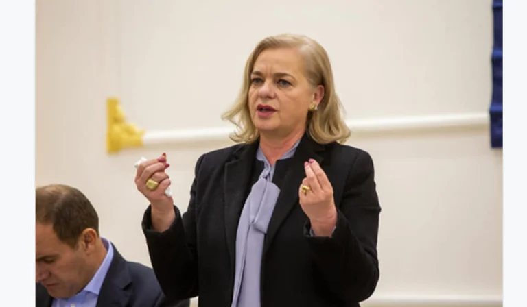 Gaxherri pyetet për Vjosa Osmanin: LDK është opozitë, VV s’e meriton përkushtimin tonë