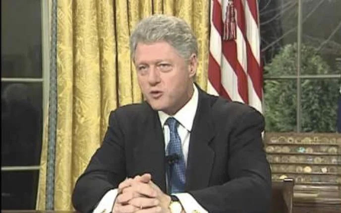 Fjalimi i Bill Clintonit për vrasjet në Kosovë pak para bombardimeve të NATO-s