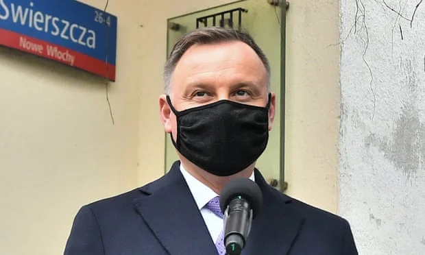 Shteti i BE-së akuzon shkrimtarin që i tha “hajvan” presidentit në Facebook