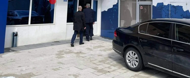 Ambasadori amerikan Kosnett shkon te zyret e LDK-së
