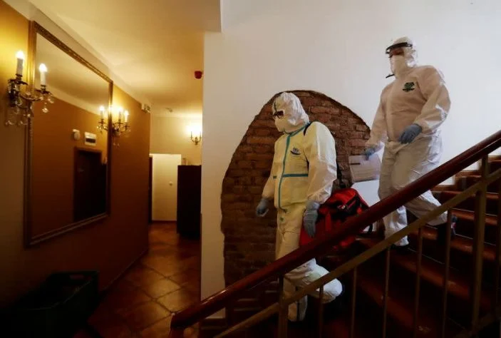 Të pastrehët me Covid-19 izolohen në hotelin luksoz të qytetit