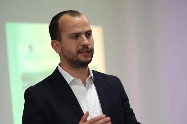 Qëndron Kastrati: Albin Kurti është lideri më jounifikues i skenës politike