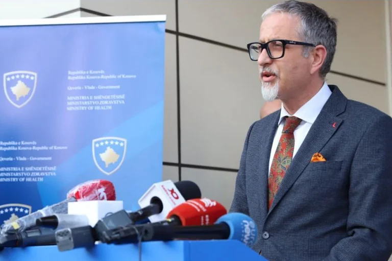 Vitia i merr detyrën Zemajt me të shkarkuarin e tij: Menjëherë merr vendimin e parë