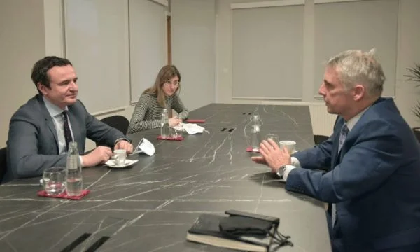 Ambasadori gjerman uron Kurtin për formimin e qeverisë së re