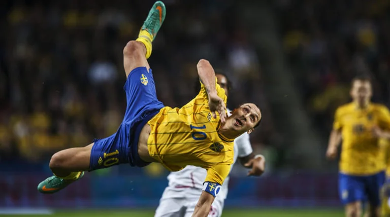 FRIKË: Ibrahimovic shpall veten Zot dhe kthehet kundër Kosovës