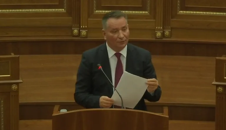 Pal Lekaj e kap programin e Albin Kurtit dhe e përbuz: Është fletushkë si e komunistëve