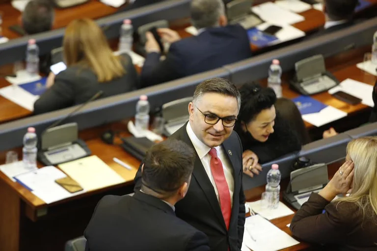 Tahiri: Fituesit e zgjedhjeve kanë zgjedhur të veprojnë ndaras, në vend të koordinimit dhe bashkëpunimit