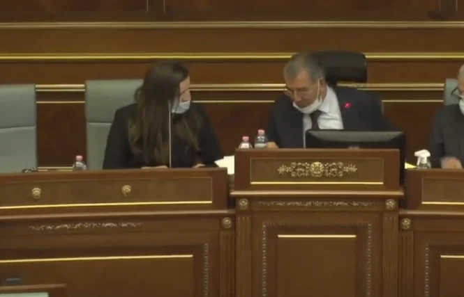 Dueti VV-PDK në udhëheqje të Kuvendit: Adelina, Avniut: “A u lodhe?”