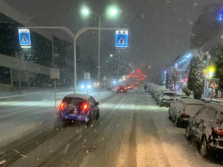 Reshjet e borës, cila është gjendja e rrugëve në Prishtinë