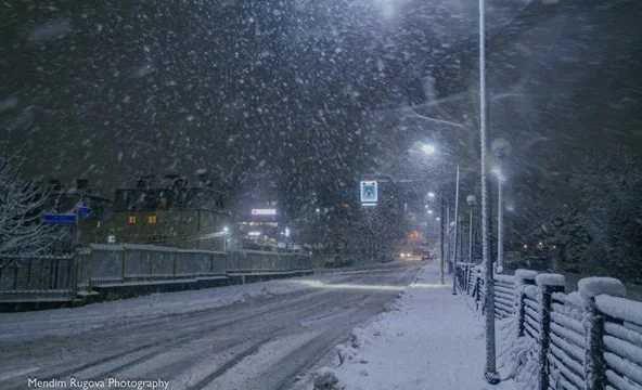 Parashikimi i motit për sot: Nuk ndalen reshjet e borës