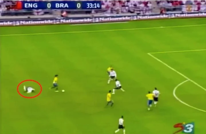 Kur Ronaldinho e poshtëroi Steven Gerrardin para 90 mijë fansave në ‘Wembley’
