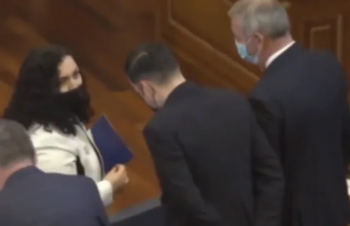 Vjosa Osmani shkon te Abdixhiku dhe Quni, iu tregon diçka
