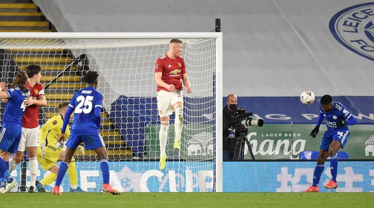 Leicesteri shpartallon Man Unitedin dhe kalon në gjysmëfinale të FA Cup