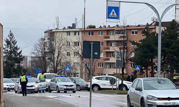 Vetura godet një këmbësor në lagjen Ulpiana në Prishtinë, policia jep detaje