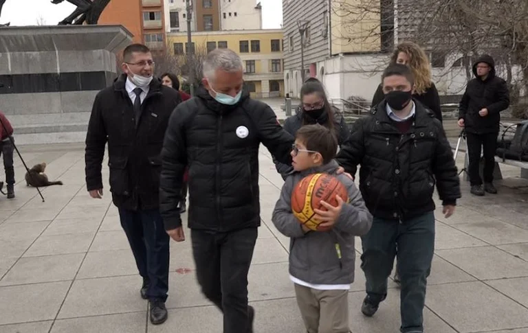 ​Topin e hedhin te Qeveria, kërkojnë mbështetje për fëmijët me sindromën Down