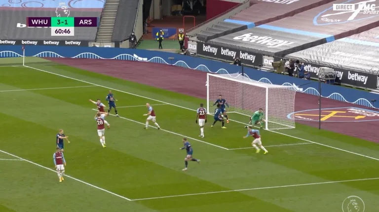 Superautogol në ndeshjen West Ham – Arsenal: Lojtari ‘ngulitë’ topin në rrjetën e vetë