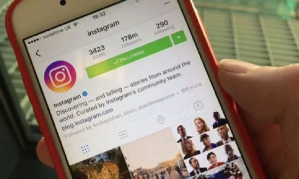 E mitura ngacmohet seksualisht në Instagram, në prezencë të prindit e raporton rastin në polici