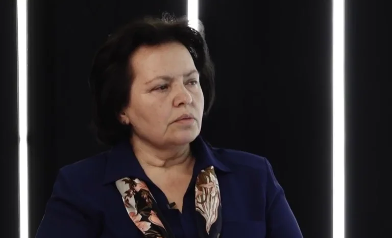 Rrëfimi i nënës që forcat serbe ia vranë dy djemtë dhe burrin